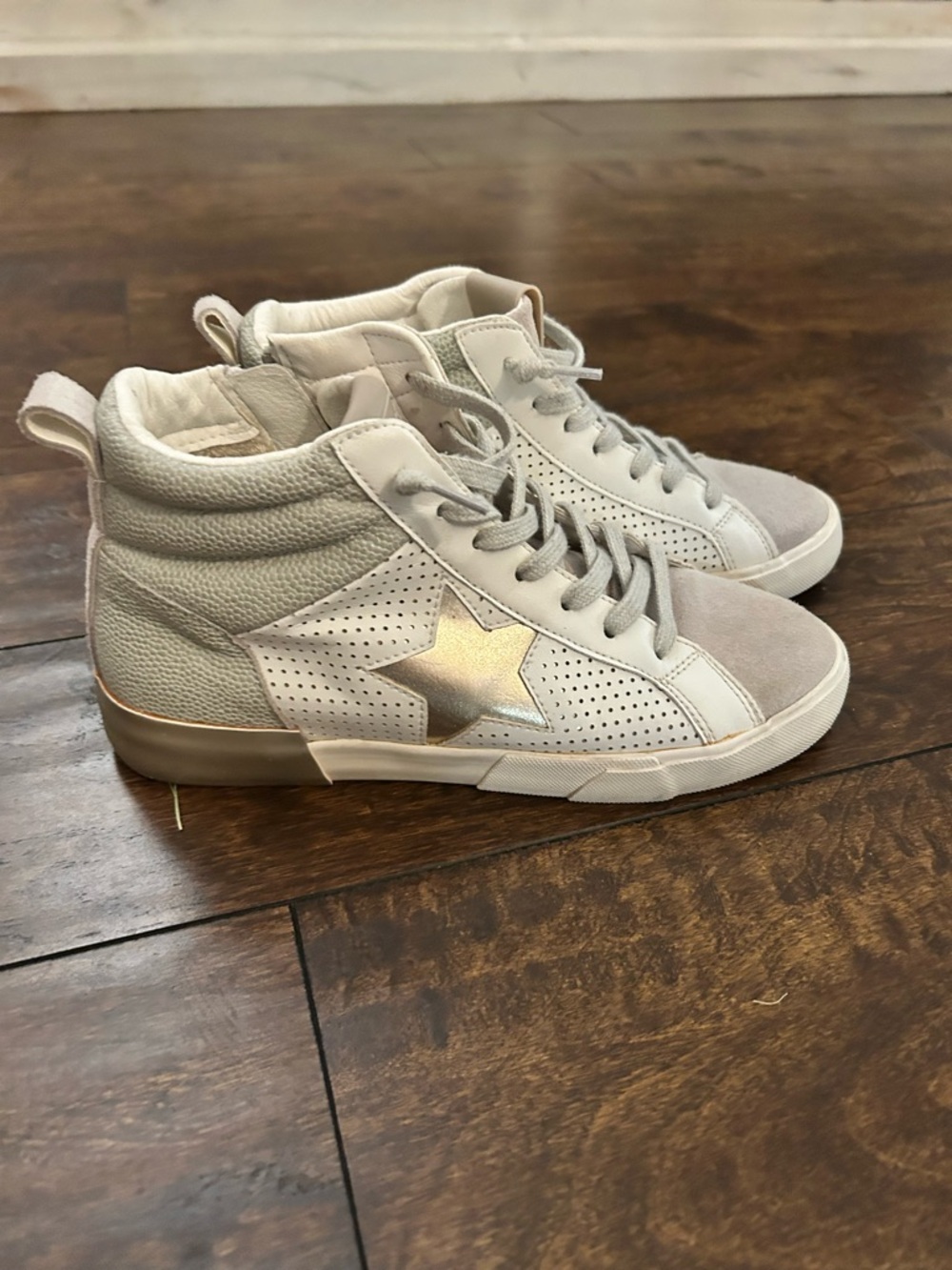 Vintage Havana High-Top Sneakers with Metallic Star in White and Gold